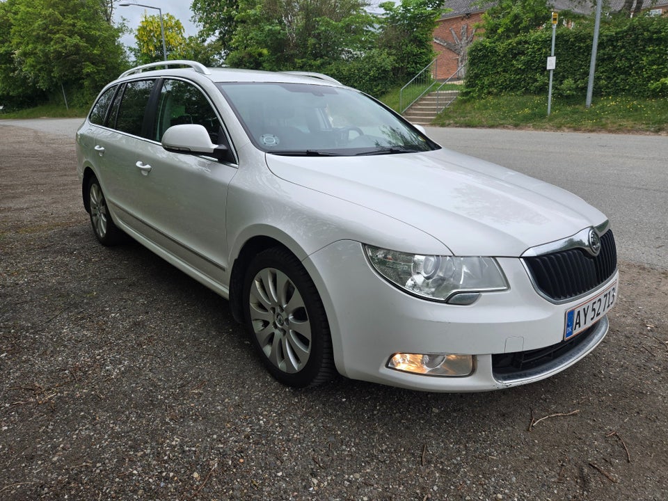 Skoda Superb 2,0 TDi 170 Elegance Combi DSG 5d