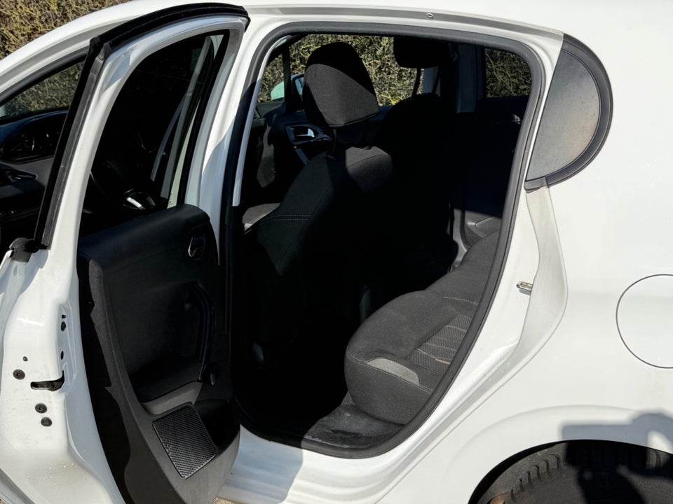 Peugeot 208 1,2 VTi 82 Active Navigator 5d