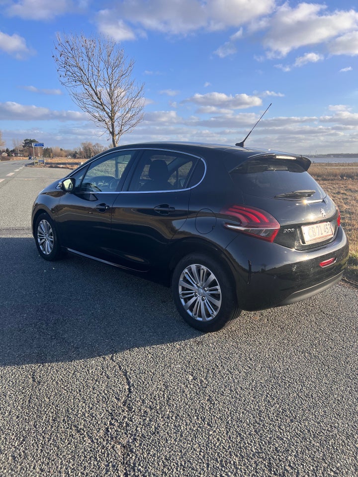 Peugeot 208 1,6 BlueHDi 100 Allure Sky 5d