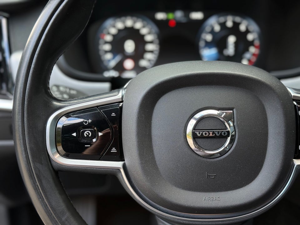 Volvo V90 2,0 T5 254 Momentum aut. 5d