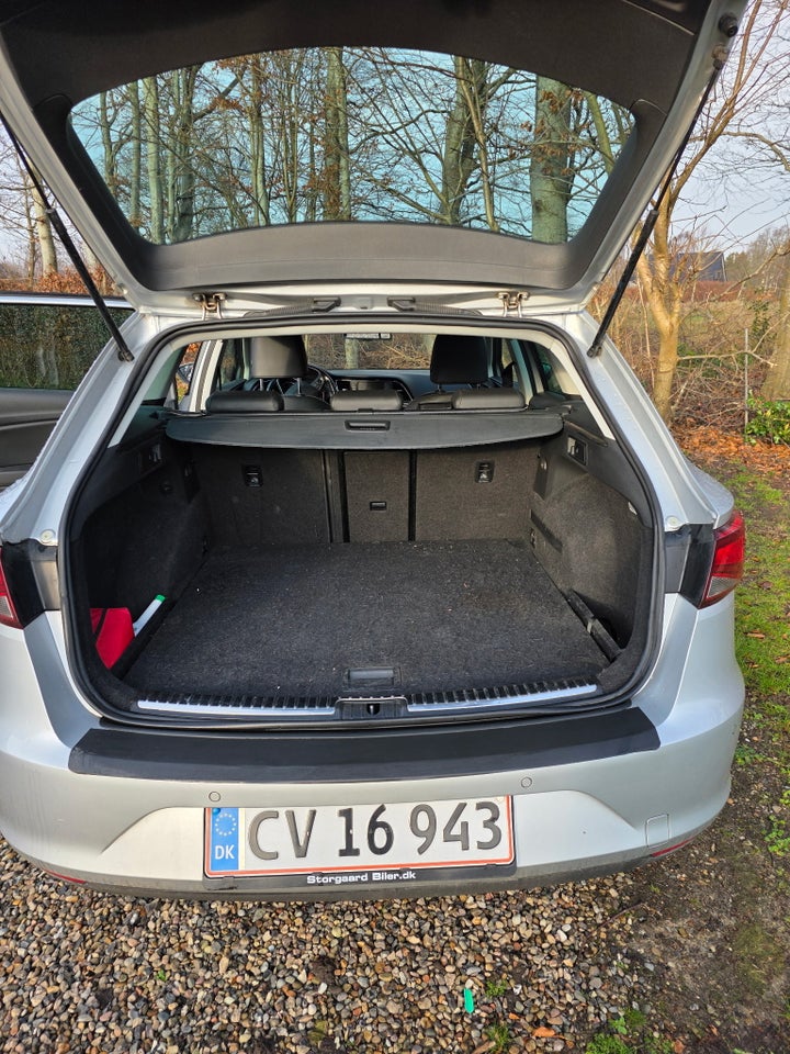 Seat Leon 1,6 TDi 110 Style ST DSG 5d