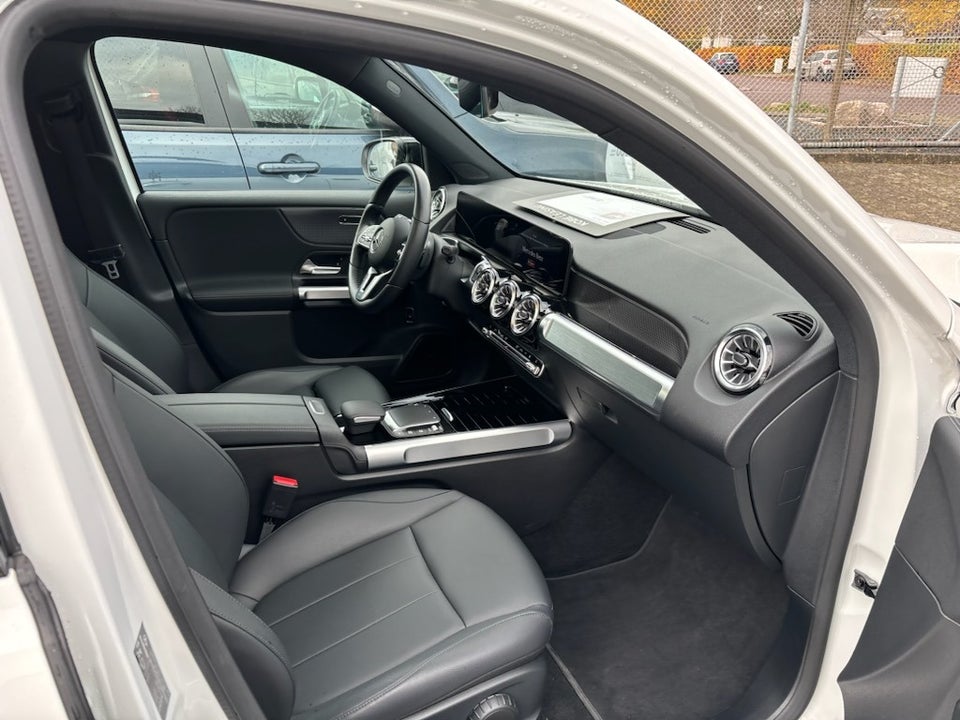 Mercedes EQB300 4Matic 7prs 5d