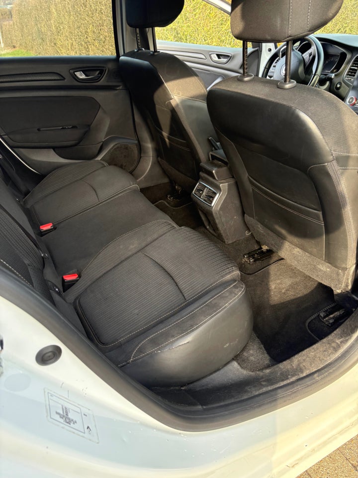 Renault Megane IV 1,2 TCe 100 Zen Sport Tourer 5d