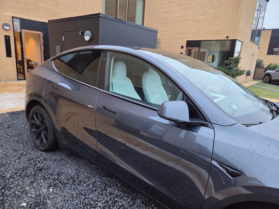 Tesla Model Y Long Range AWD 5d