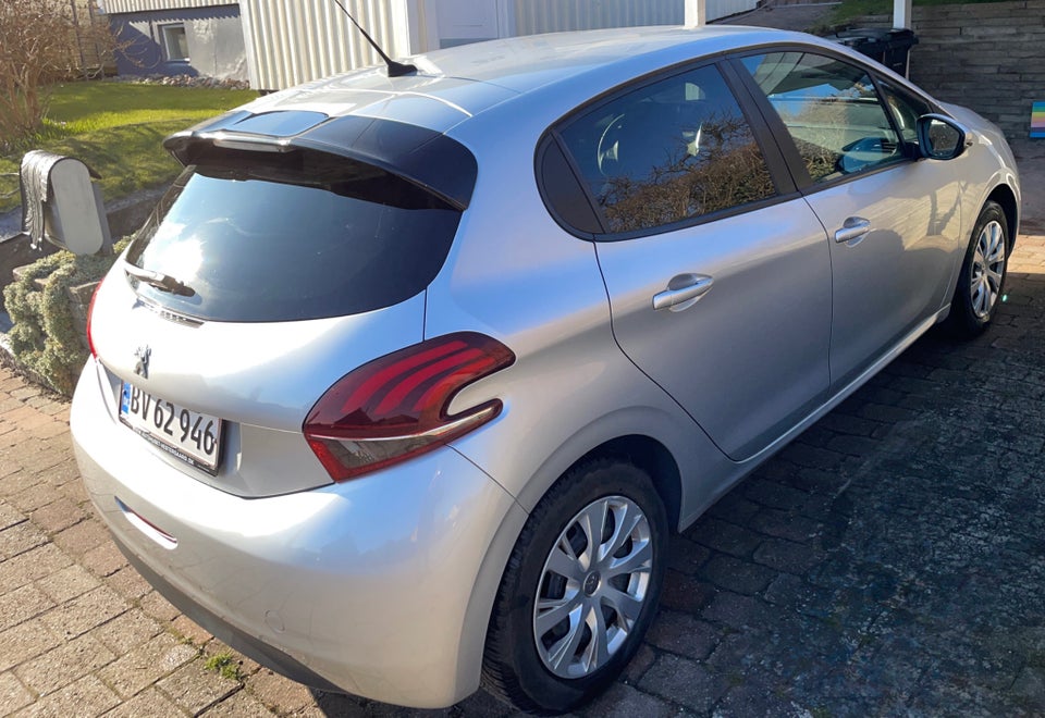 Peugeot 208 1,2 VTi 82 Envy+ 5d