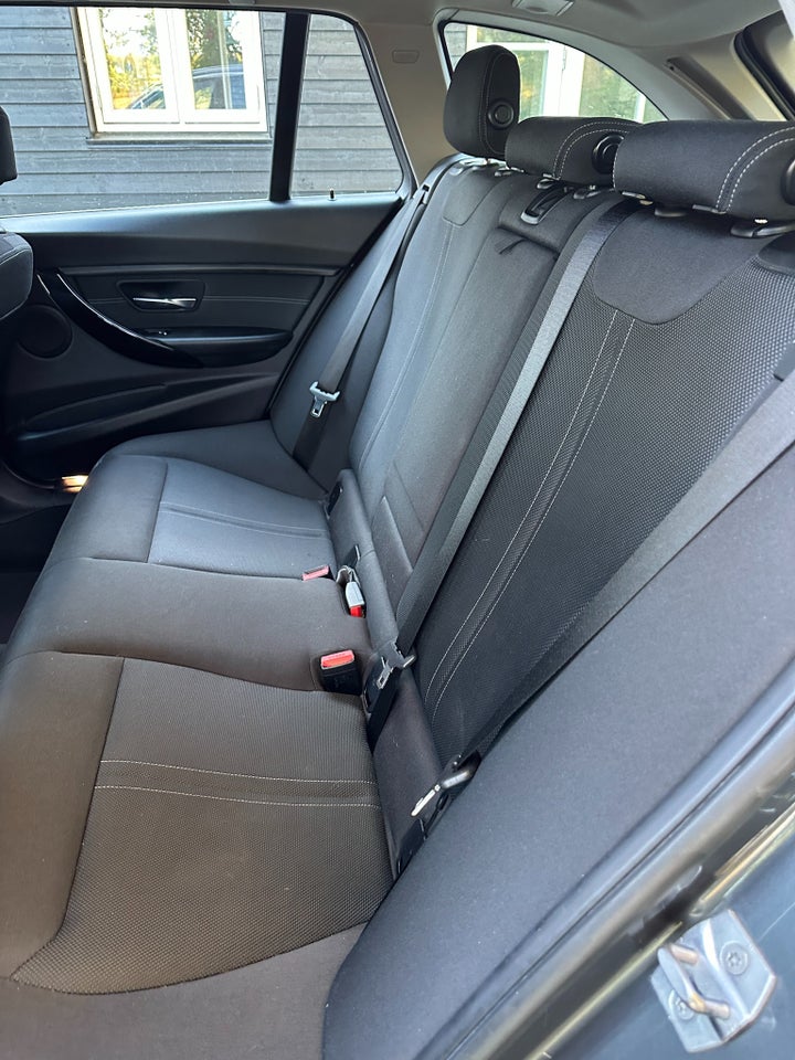 BMW 320i 2,0 Touring Executive aut. 5d