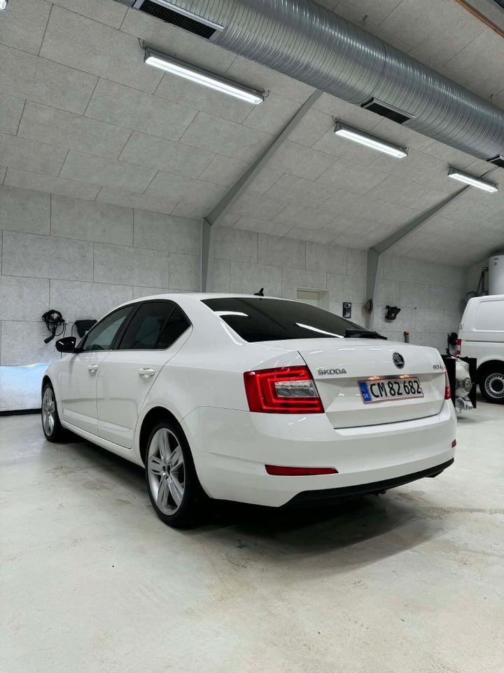 Skoda Octavia 1,6 TDi 110 Style DSG 5d