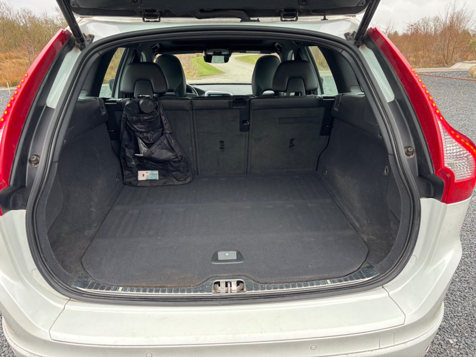 Volvo XC60 2,0 D4 190 R-Design aut. 5d