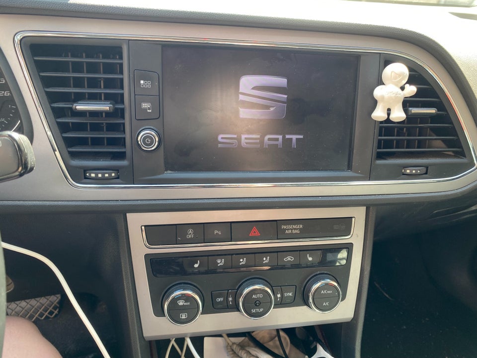 Seat Leon 1,6 TDi 115 Style ST DSG 5d