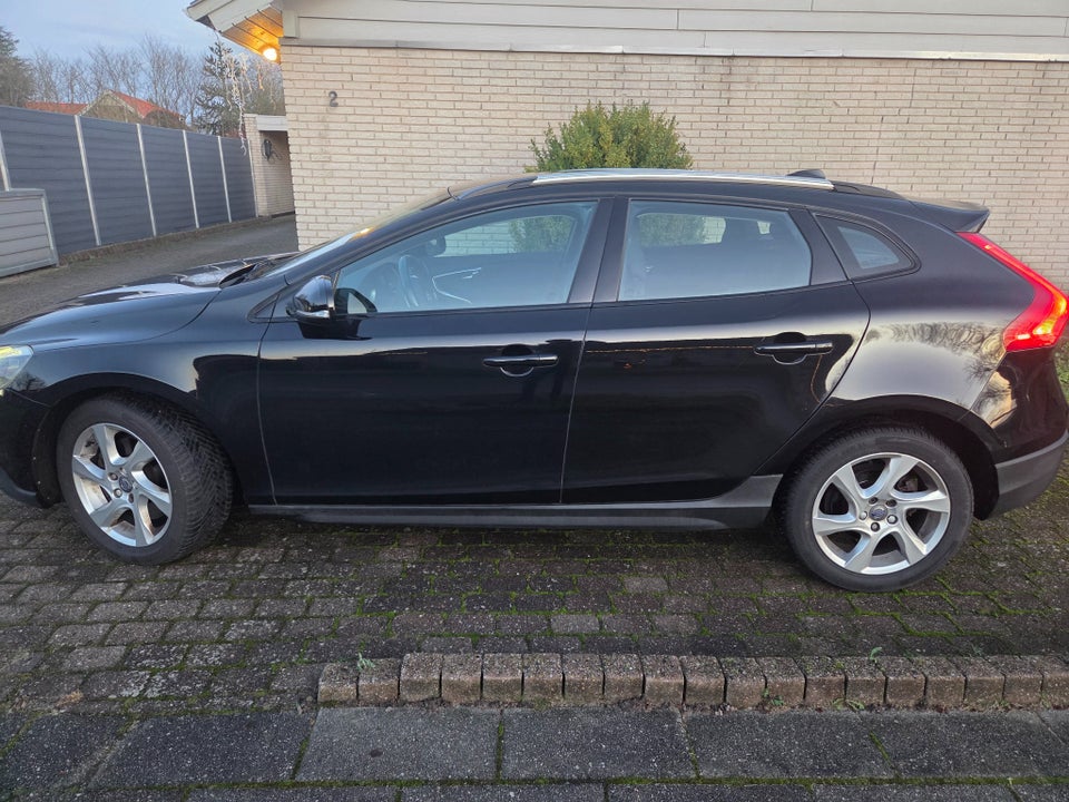 Volvo V40 CC 2,0 D3 150 Summum aut. 5d