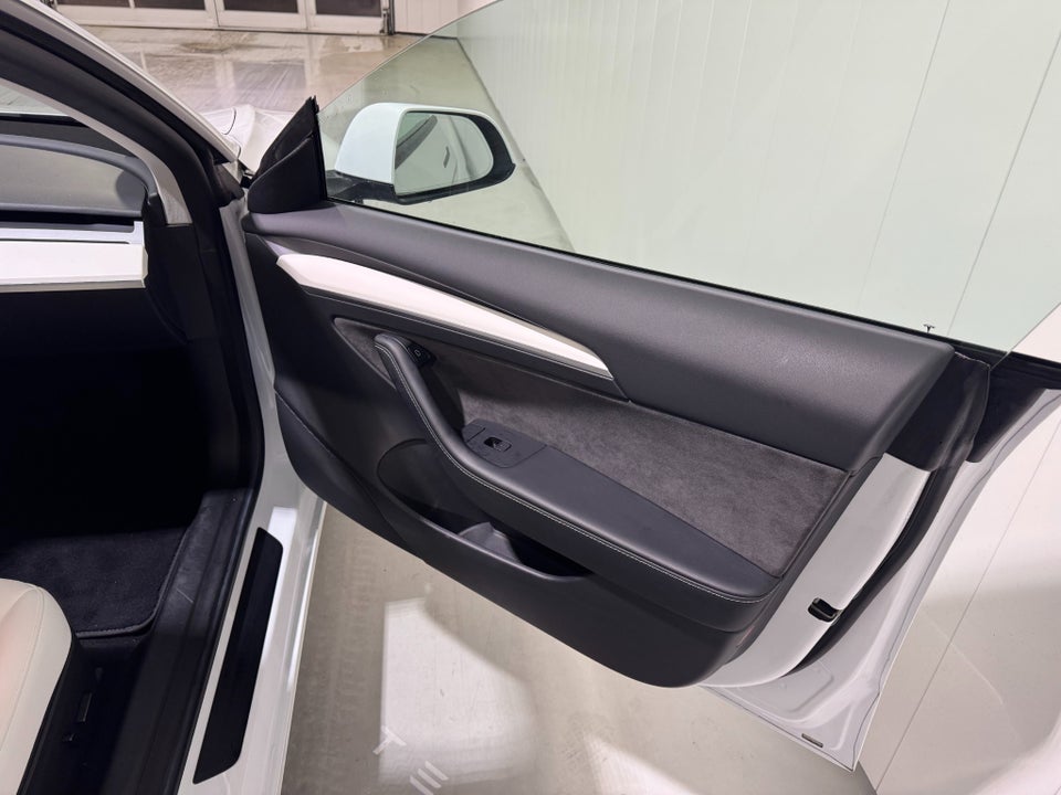 Tesla Model 3 RWD 4d