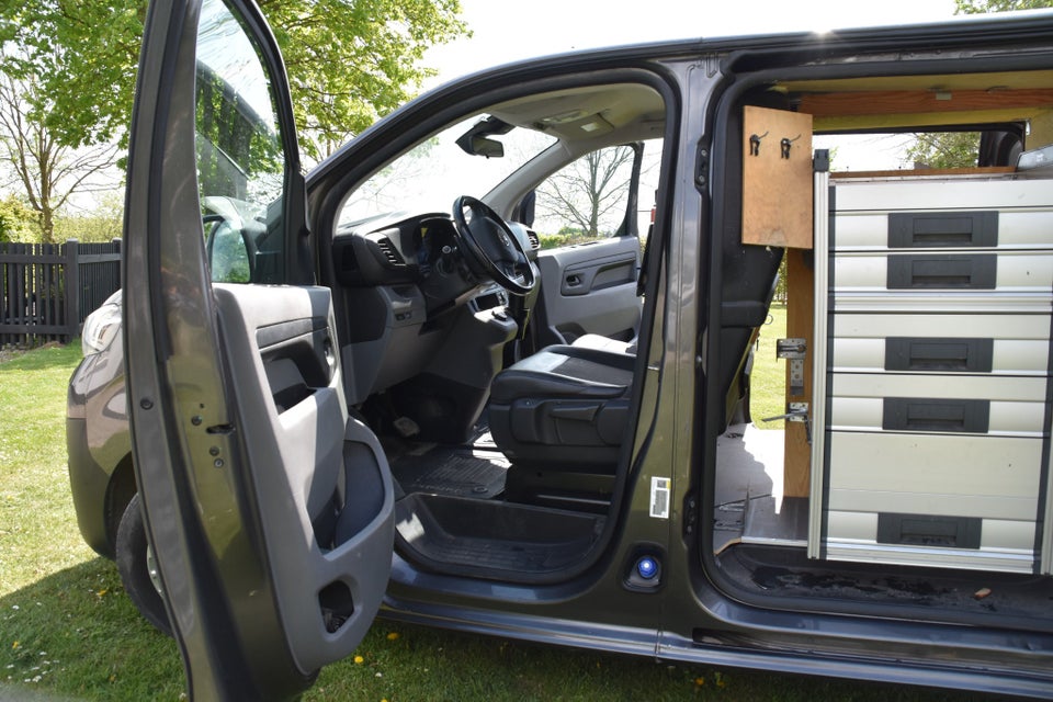 Toyota ProAce 2,0 D 122 Medium Comfort Master aut. 5d