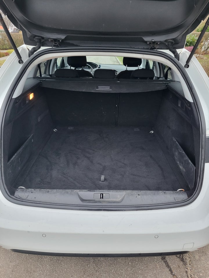 Peugeot 308 1,6 BlueHDi 120 Style SW 5d