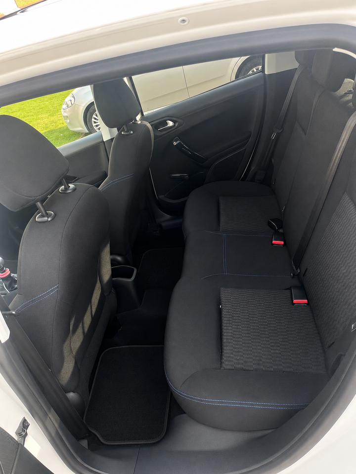 Peugeot 208 1,5 BlueHDi 100 Like Sky 5d