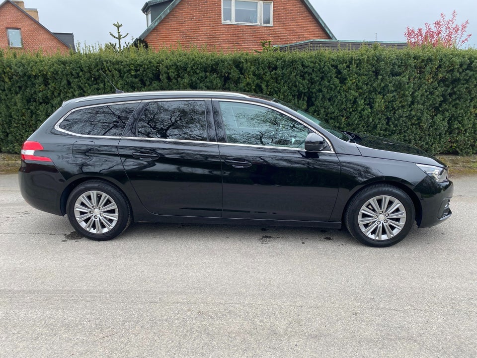 Peugeot 308 1,2 PureTech 130 Selection Sky SW 5d