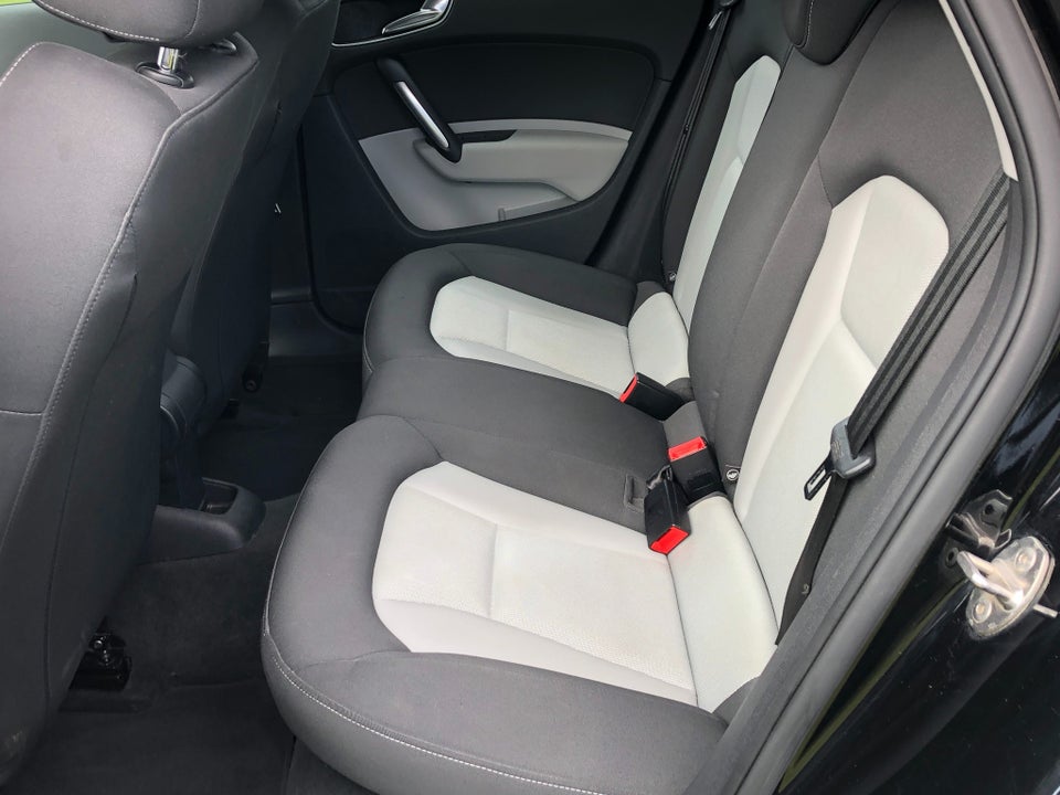 Audi A1 1,4 TFSi 122 Attraction Sportback 5d