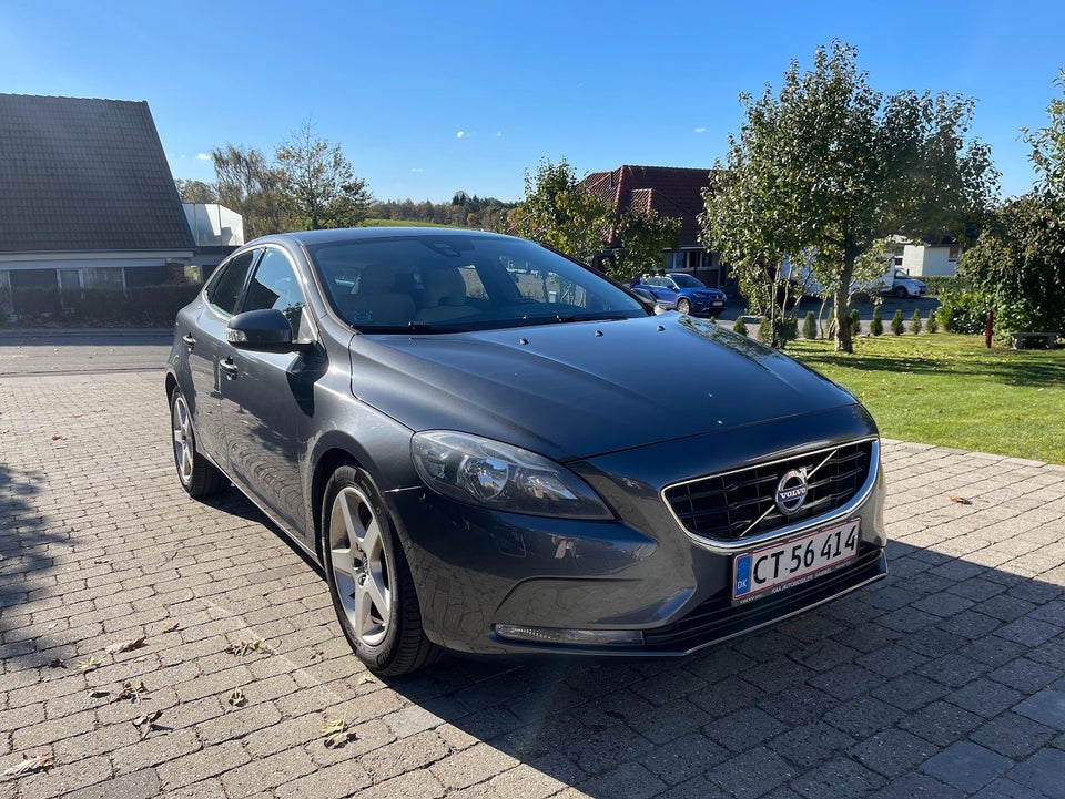Volvo V40 1,6 D2 115 Momentum 5d