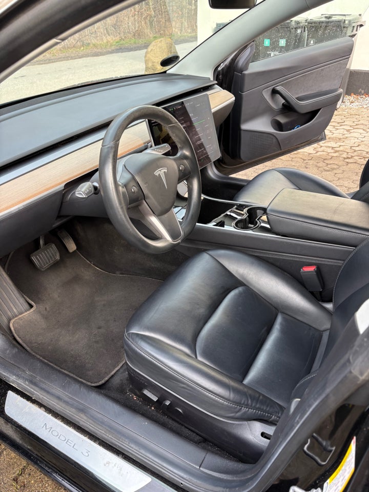 Tesla Model 3 Standard Range+ RWD 4d