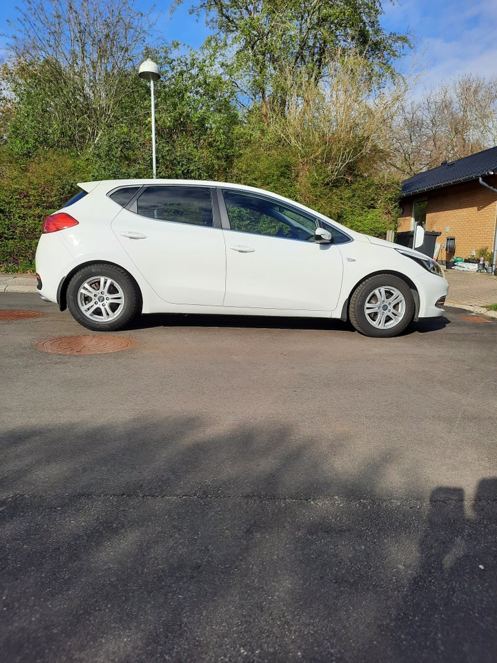 Kia Ceed 1,4 CVVT Spring 5d