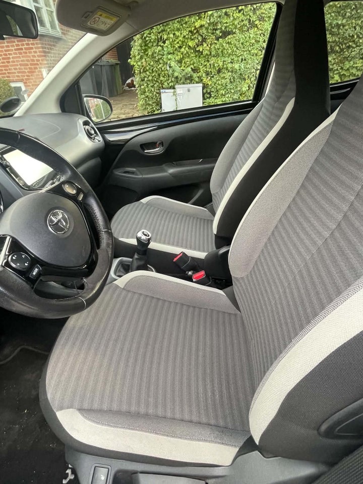 Toyota Aygo 1,0 VVT-i x-plore 5d