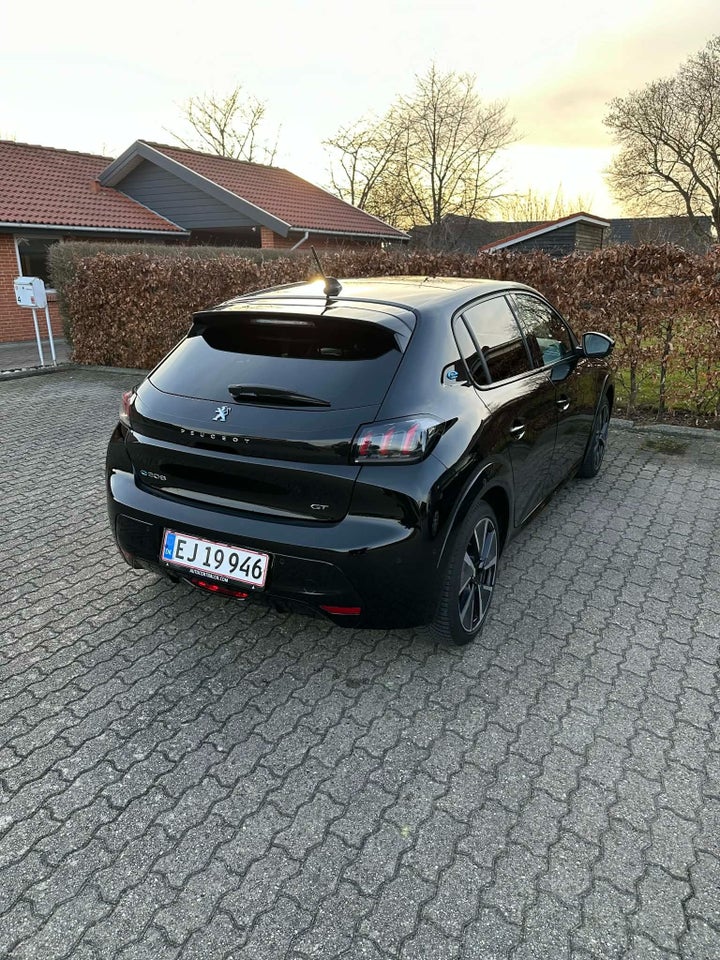 Peugeot e-208 50 GT Sky 5d