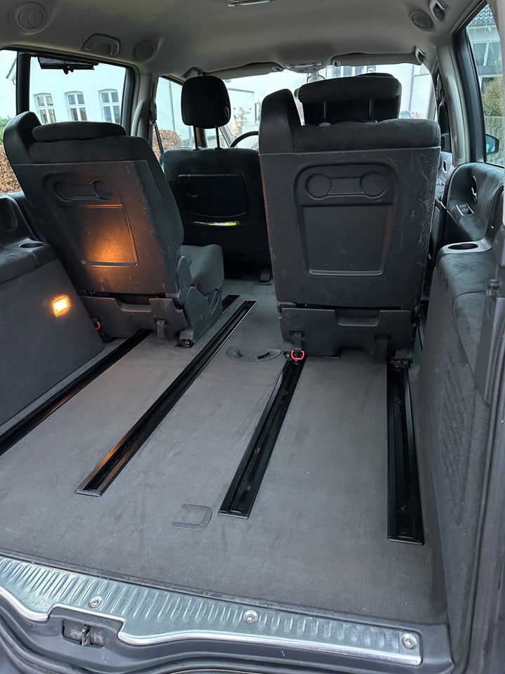 Renault Espace 2,0 dCi 130 Expression Comfort 5d