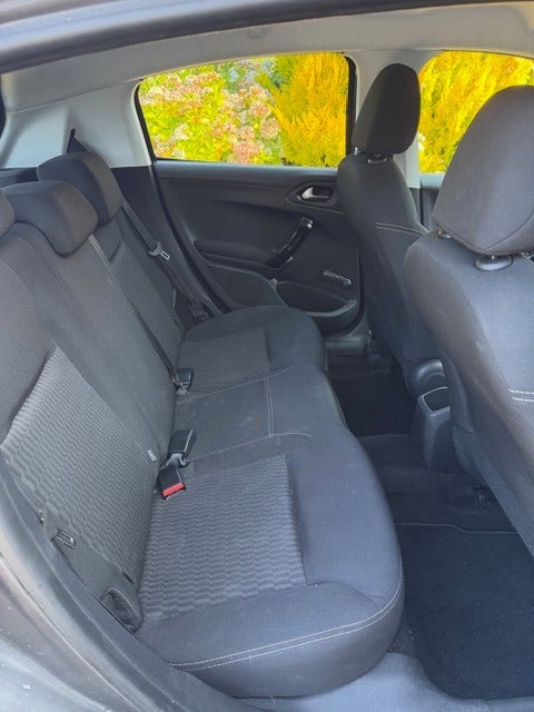 Peugeot 208 1,2 PureTech 82 Signature 5d