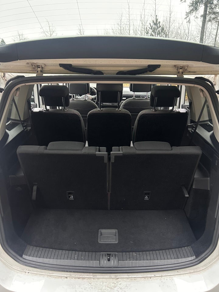 VW Touran 2,0 TDi 150 Highline DSG 7prs 5d