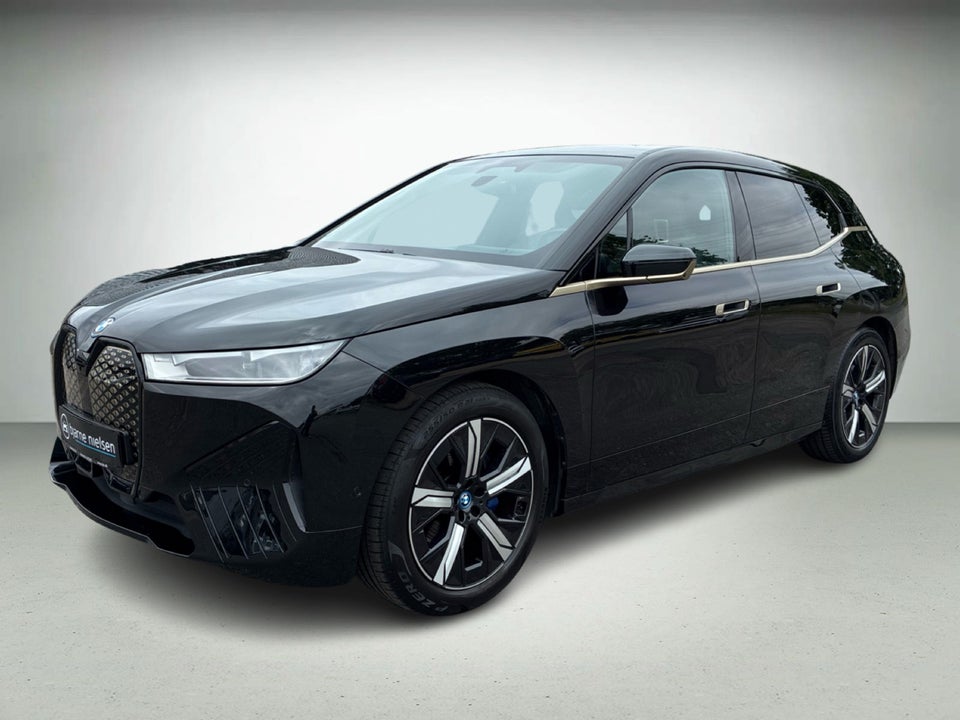BMW iX xDrive40 Fully Charged Sport 5d