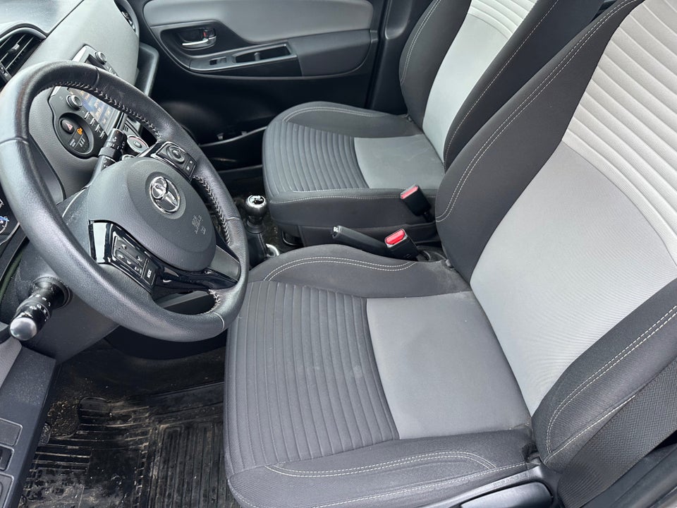 Toyota Yaris 1,0 VVT-i T2 Van 5d