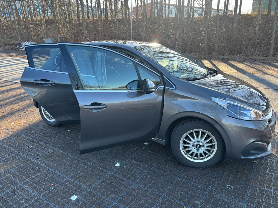 Peugeot 208 1,6 BlueHDi 100 Selection Sky 5d