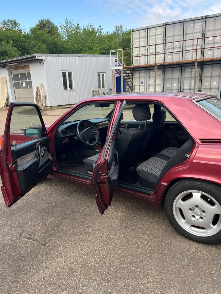 Mercedes 190 E 2,0 aut. 4d