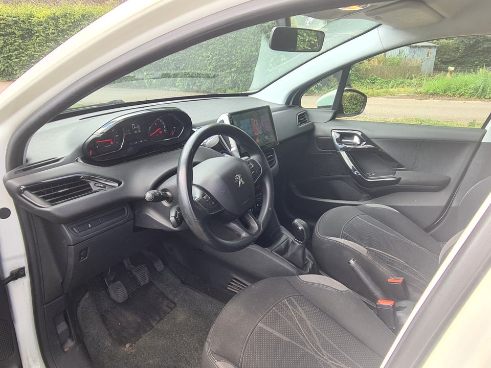Peugeot 208 1,2 VTi Active 5d