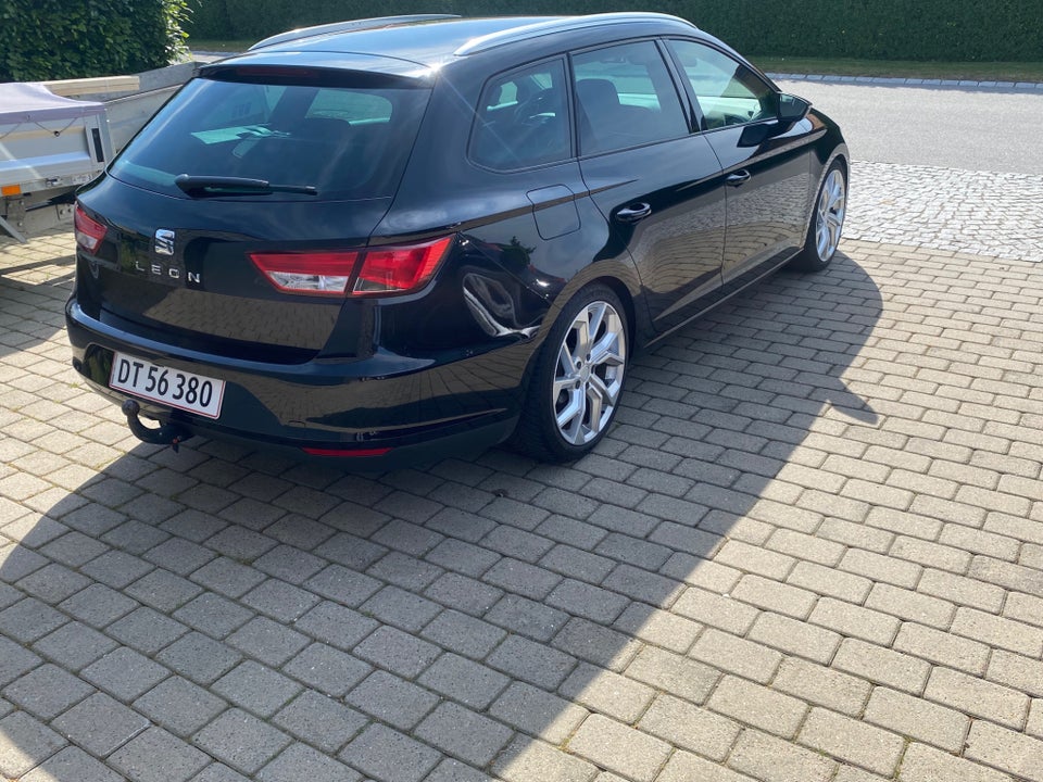 Seat Leon 1,6 TDi 110 Style ST DSG 5d