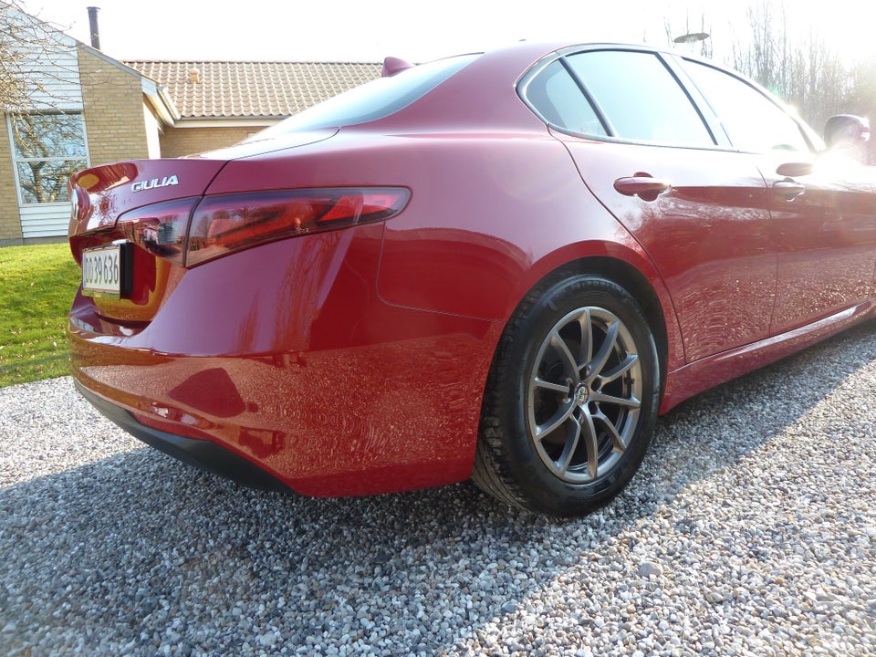 Alfa Romeo Giulia 2,0 T 200 Super aut. 4d