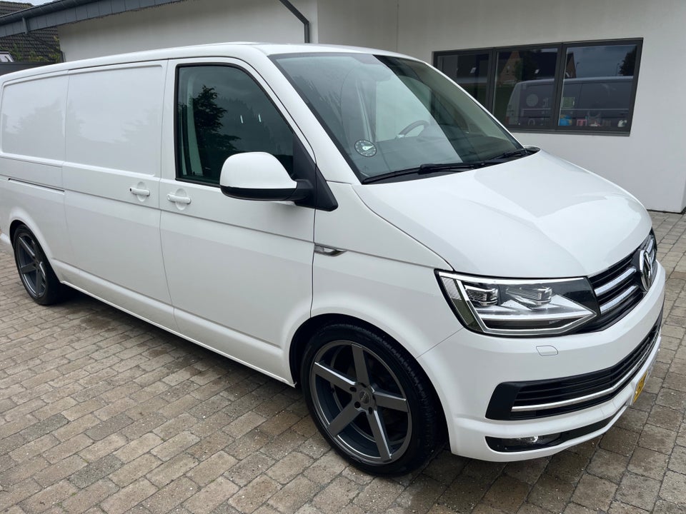 VW Transporter 2,0 TDi 150 Kassevogn lang