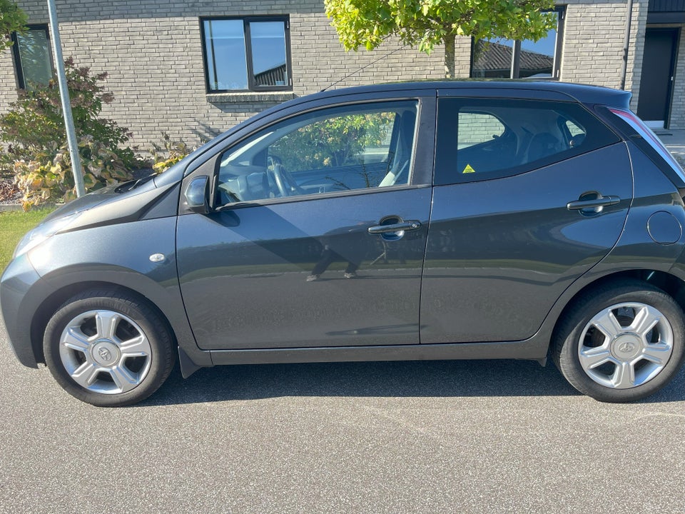 Toyota Aygo 1,0 VVT-i x-play 5d