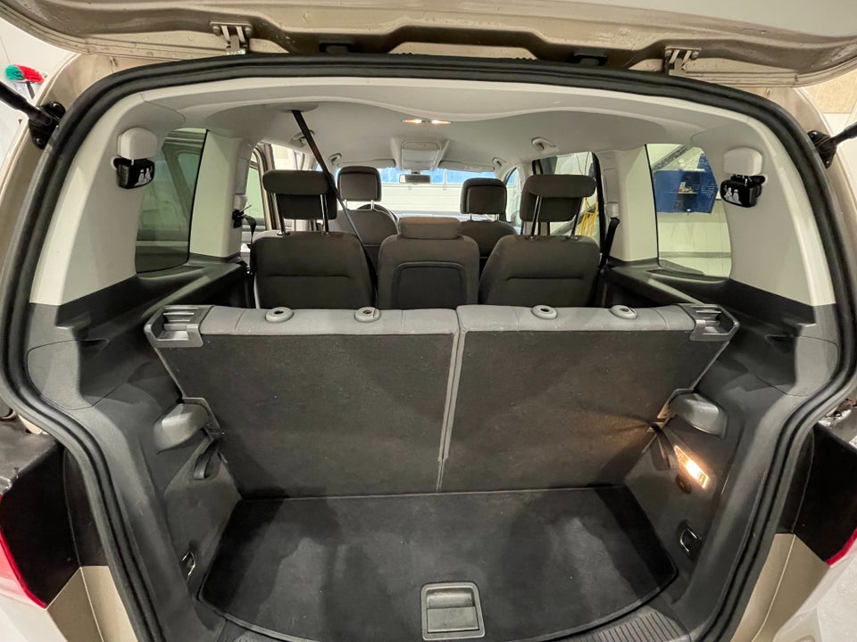 VW Touran 1,6 TDi 105 Comfortline BMT 7prs 5d