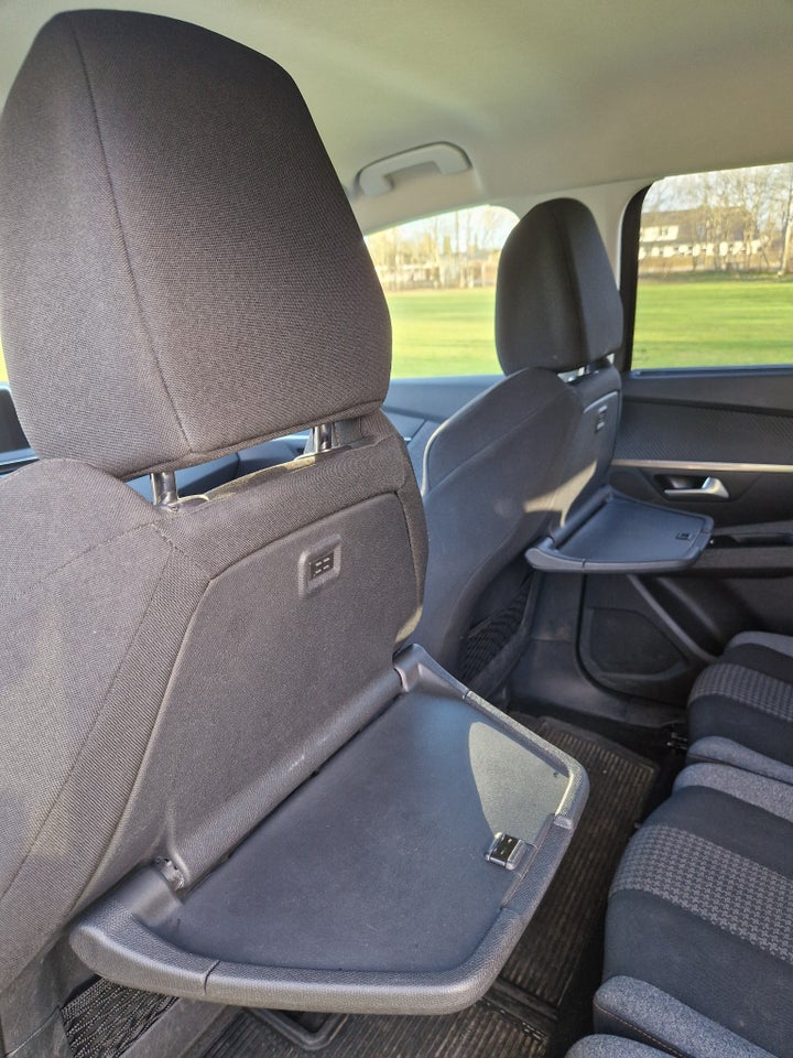 Peugeot 5008 1,2 PureTech 130 Allure 7prs 5d