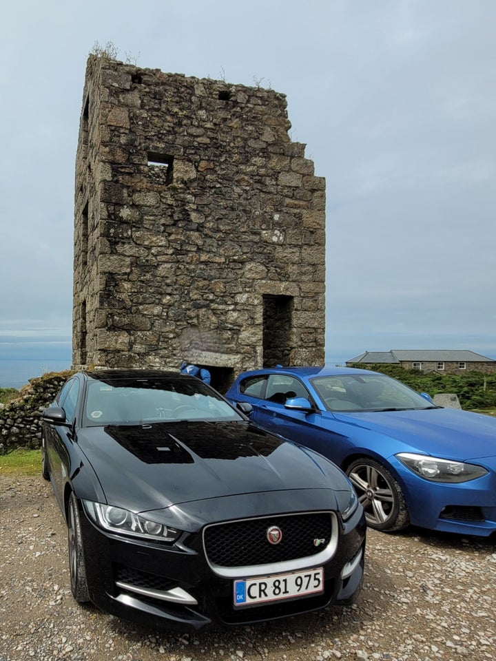 Jaguar XE 2,0 D180 R-Sport 4d