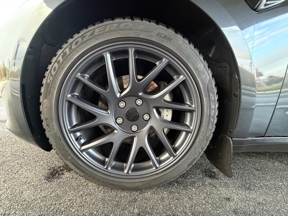 Tesla Model 3 Long Range AWD 4d