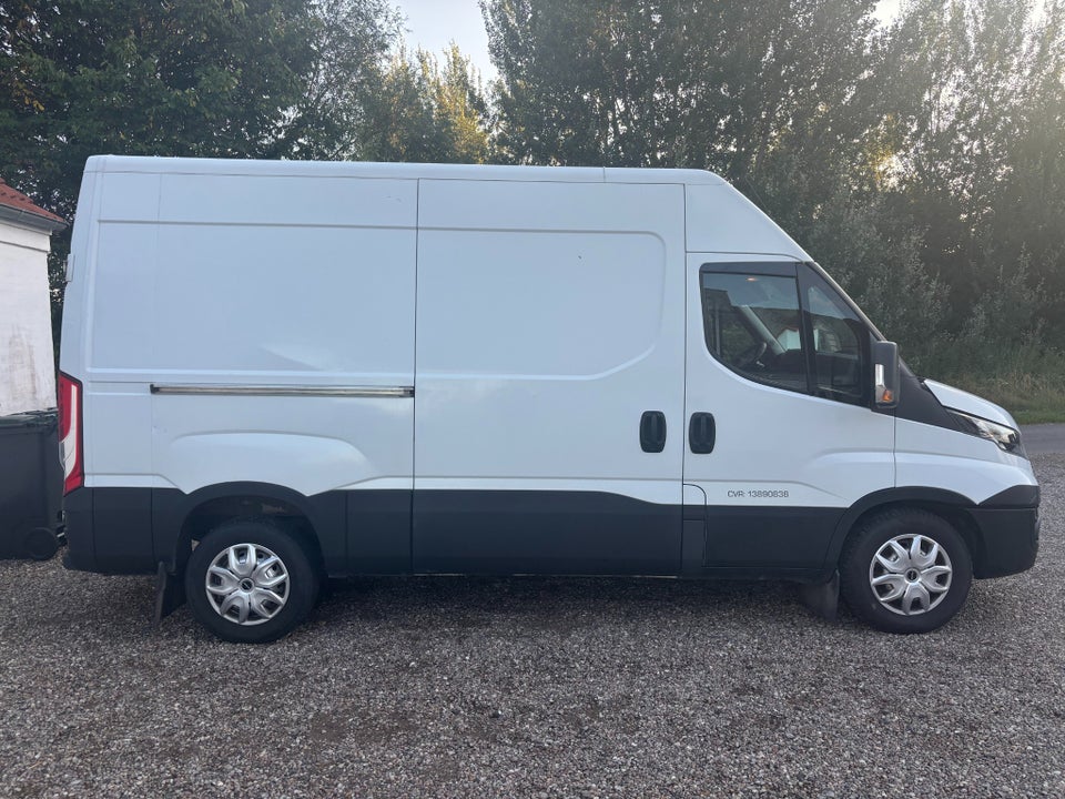Iveco Daily 2,3 35S15 10,8m³ Van