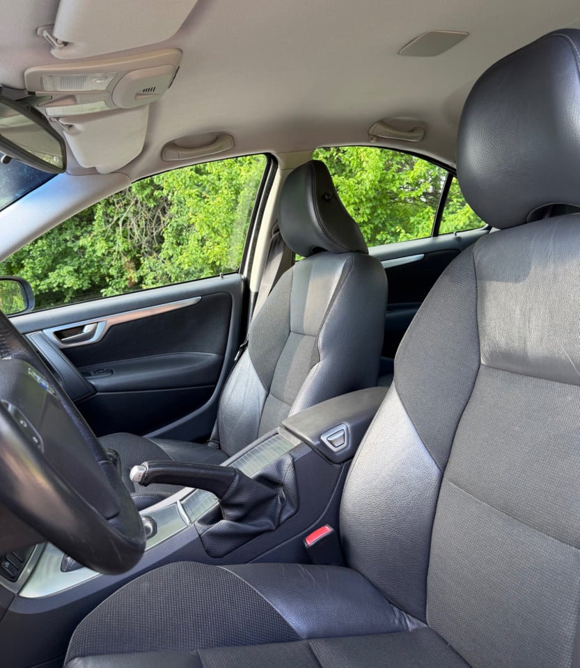 Volvo S60 2,5 T 4d