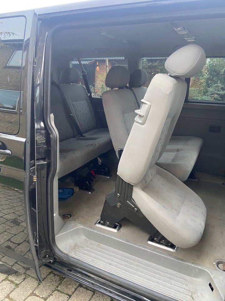 VW Transporter 2,5 TDi 130 Comfortline 5d