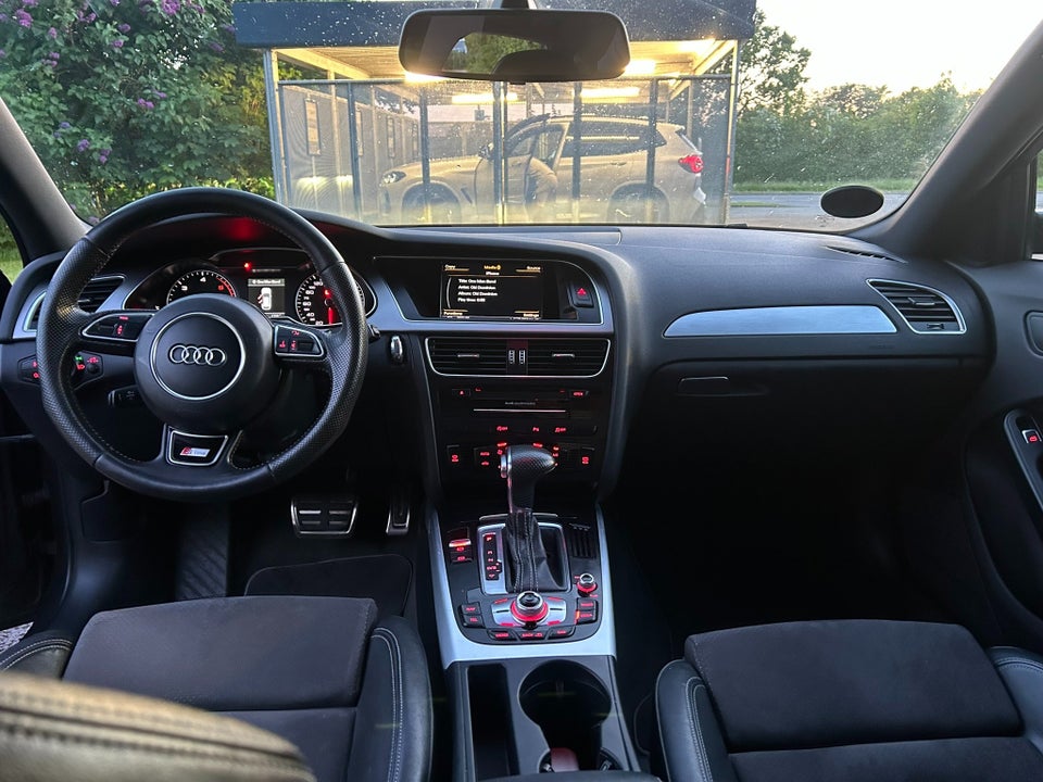 Audi A4 2,0 TDi 177 S-line Avant Multitr. 5d