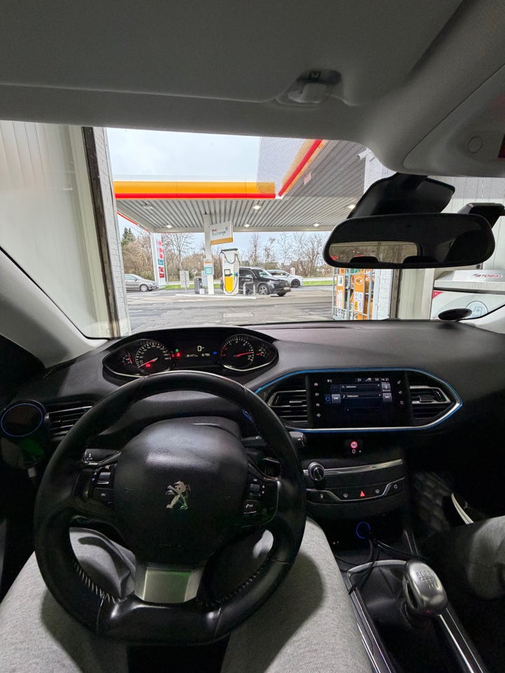 Peugeot 308 1,6 BlueHDi 120 Allure SW 5d