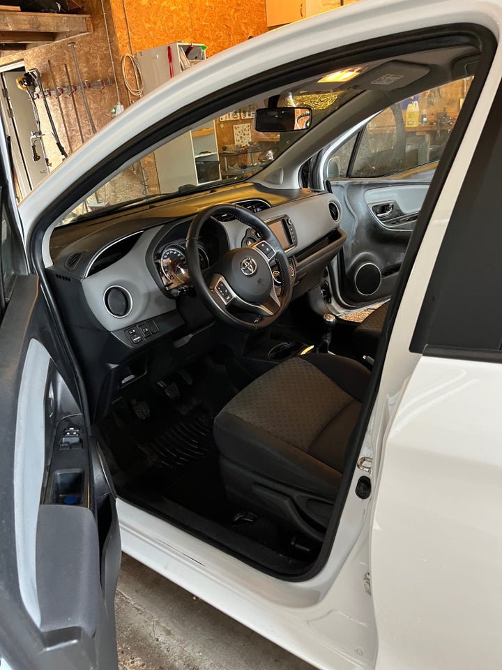 Toyota Yaris 1,0 VVT-i T1 5d