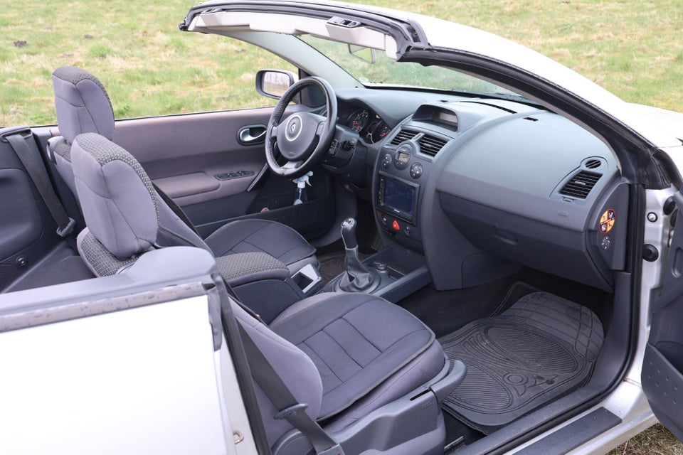 Renault Megane II 1,6 110 Comfort CC 2d