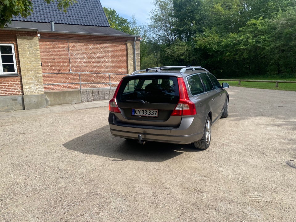 Volvo V70 2,4 D5 185 aut. 5d