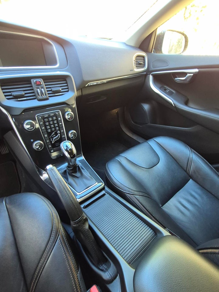 Volvo V40 CC 2,0 D3 150 Momentum aut. 5d